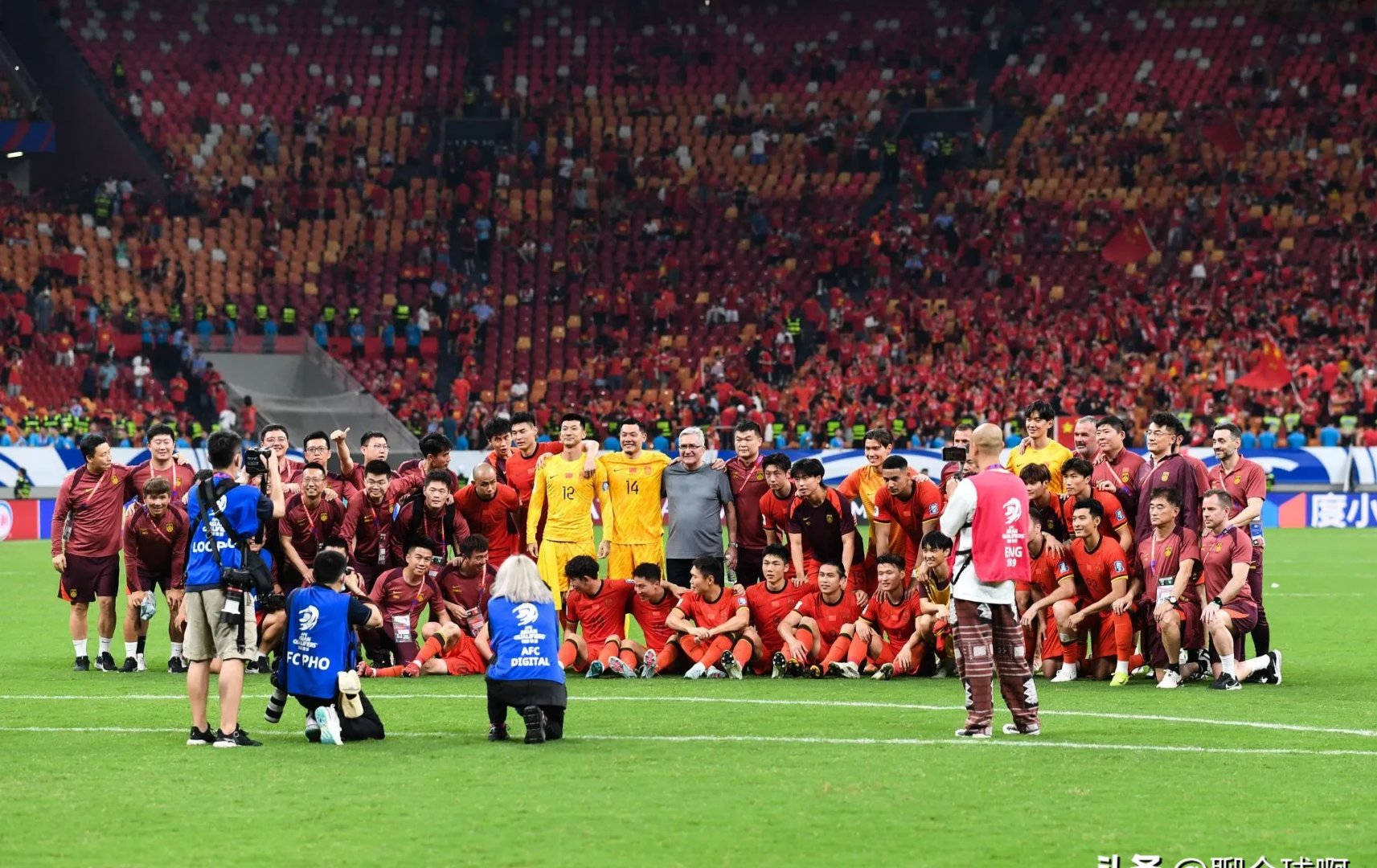 关于巴特勒迎来十赛季出色发挥，巴黎圣日耳曼观众热烈欢呼！的信息体育直播