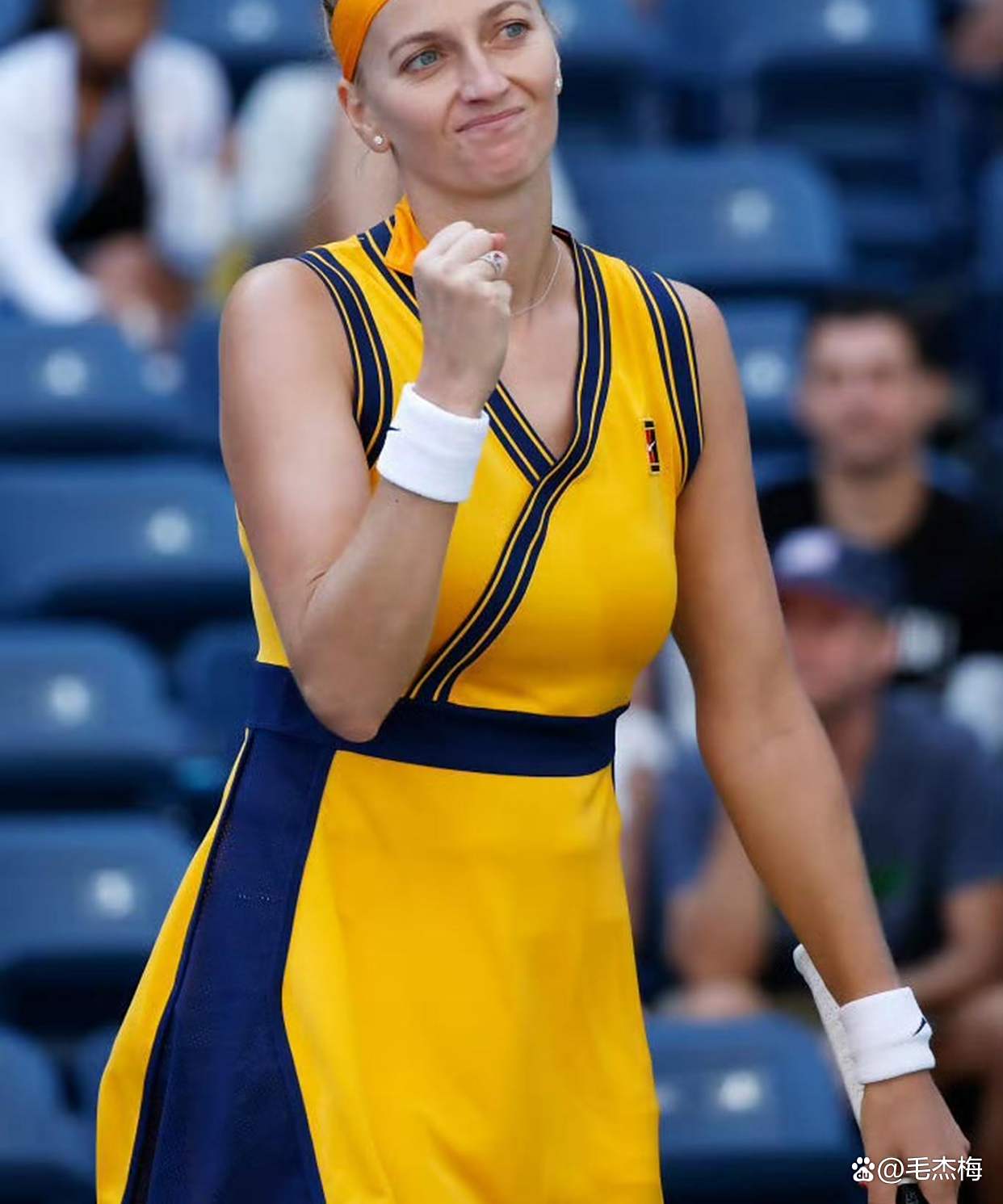 包含科维托娃意外战胜塞尔维亚队，最后时刻胜出引爆全场！赢得满堂喝彩的词条APP下载