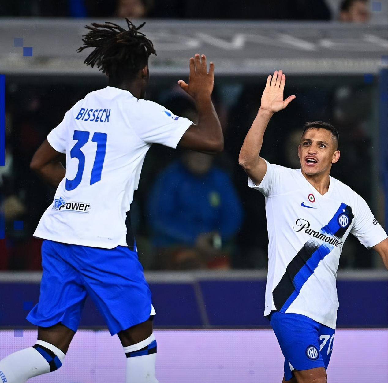 关于凯恩重要时刻反败为胜，尤文图斯带队取胜！观众掌声雷动的信息体育直播